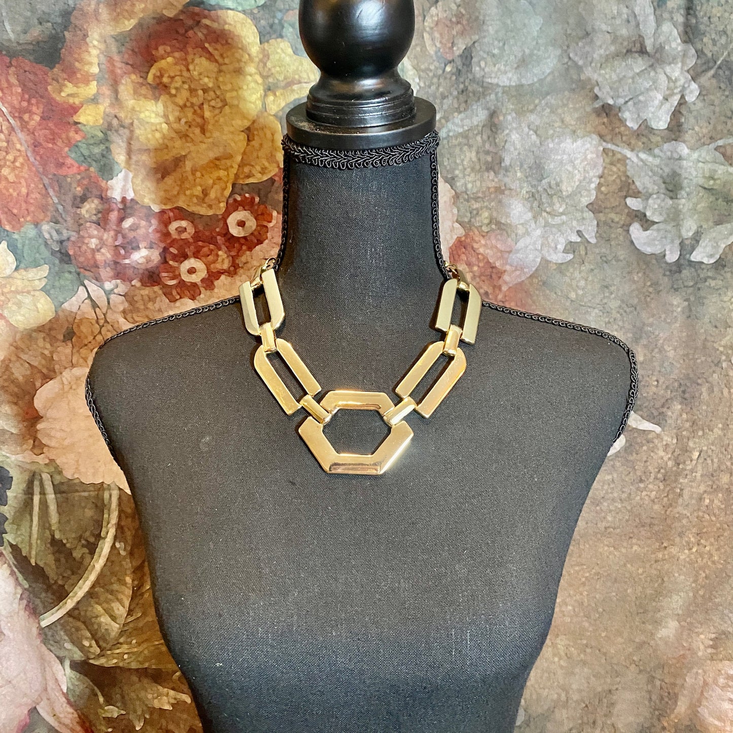 Oversized Geometric Vintage Necklace