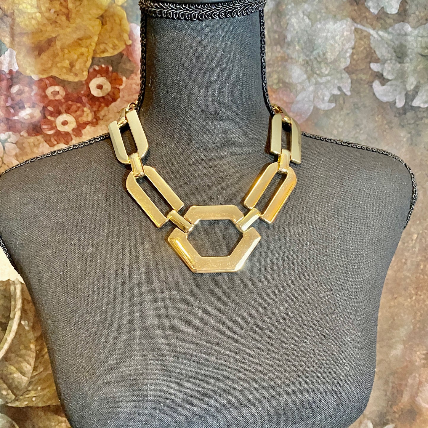 Oversized Geometric Vintage Necklace