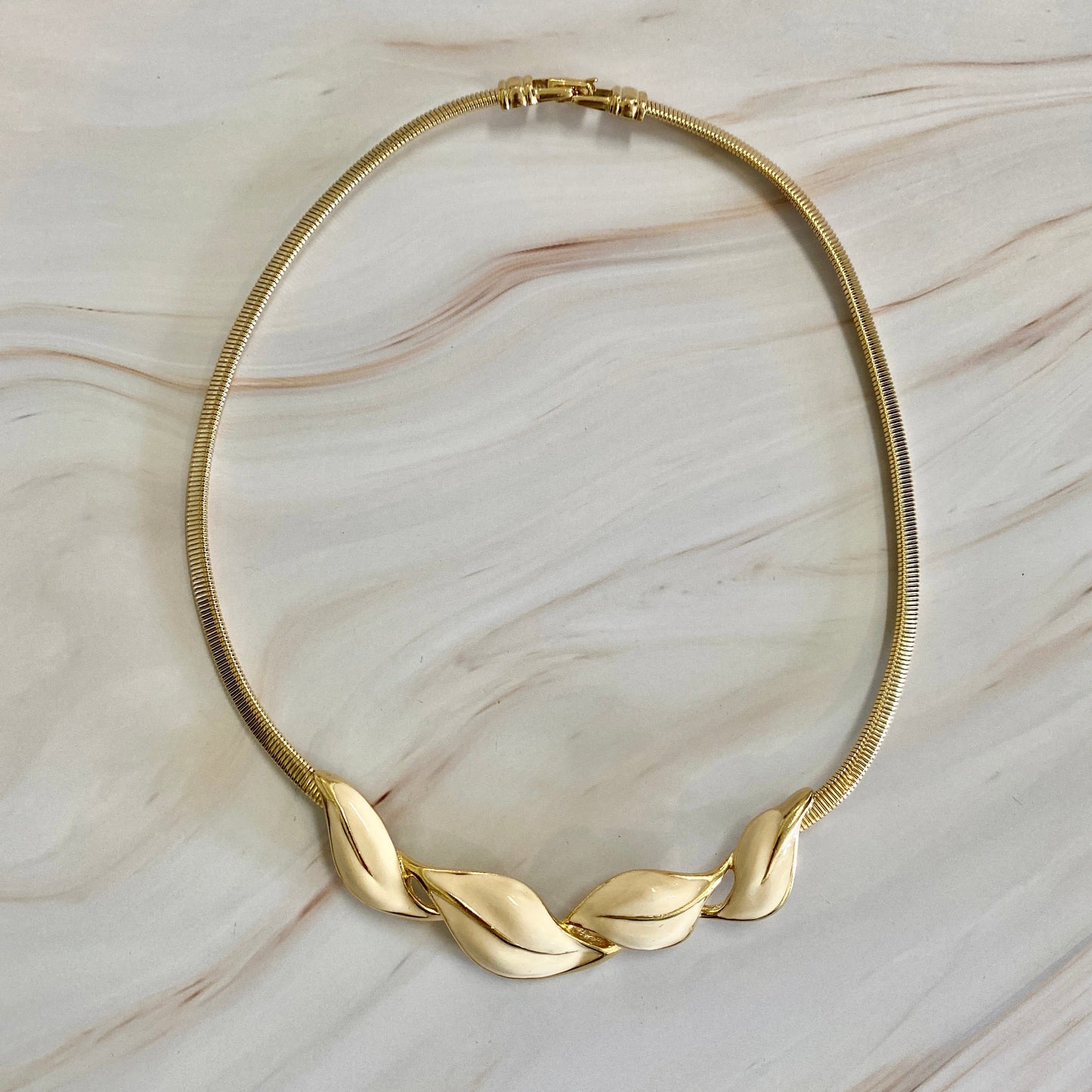 Leaf Motif Snake Chain Collar Necklace