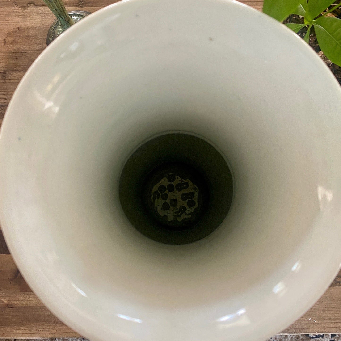Large Blue and White Jardiniere Motif Vase
