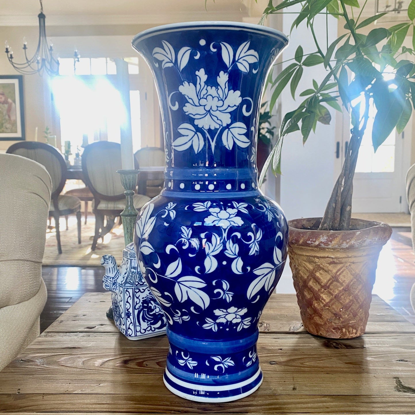 Large Blue and White Jardiniere Motif Vase