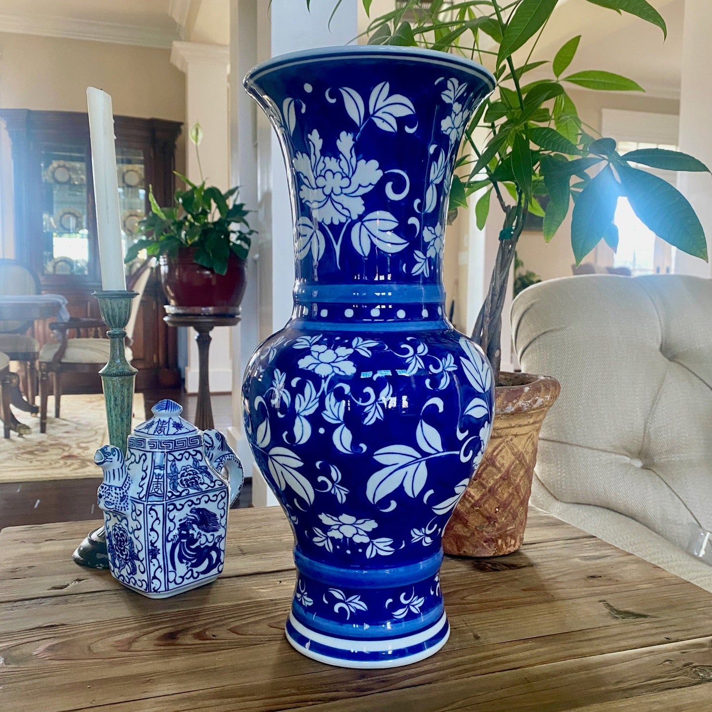 Large Blue and White Jardiniere Motif Vase